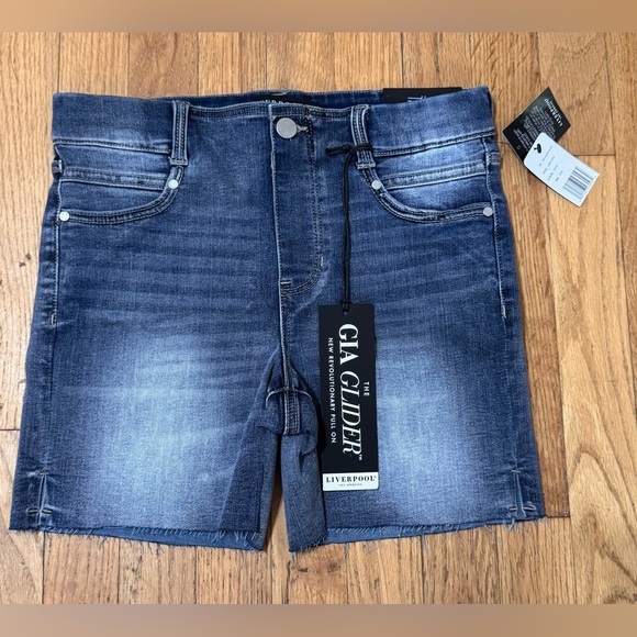 Liverpool Gia Glider Pull-On Shorts w/Fray Hem in Tilton - Picture 4 of 6